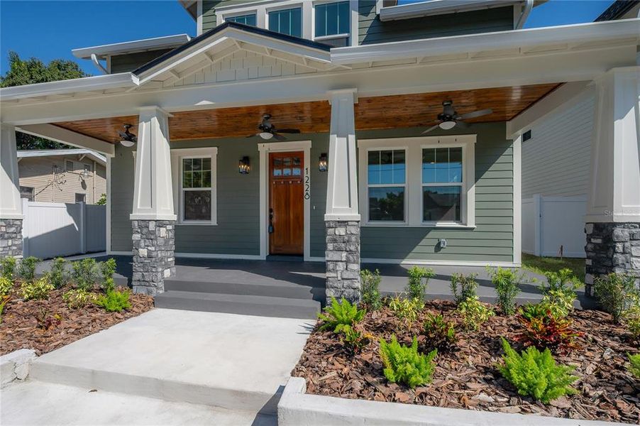 Exterior details and patio area of a home in , Tampa (Image 2).