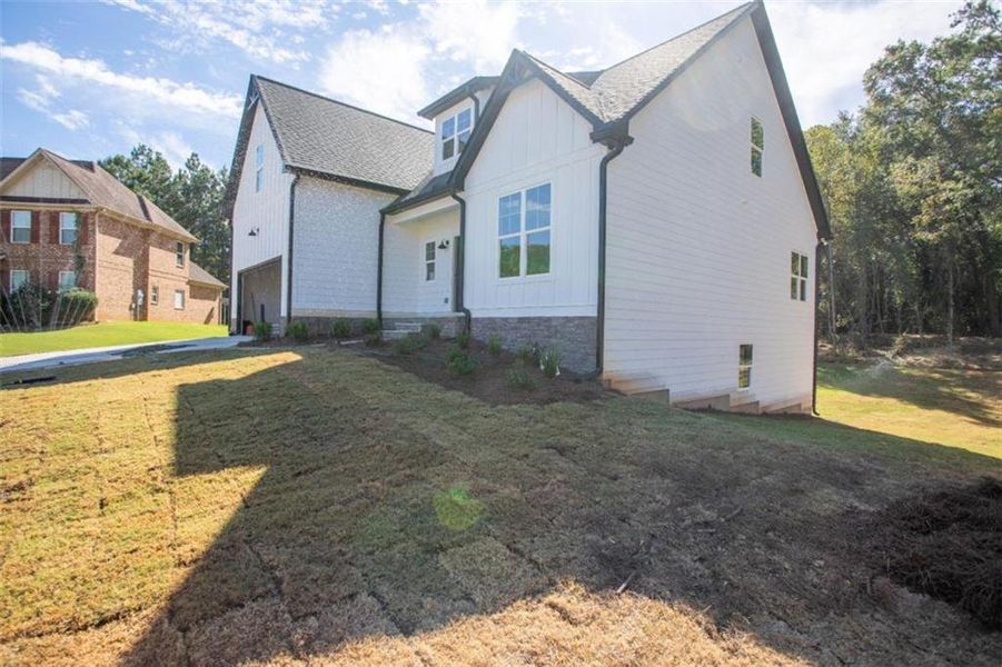 Exterior details and patio area of a home in , Villa Rica (Image 17).