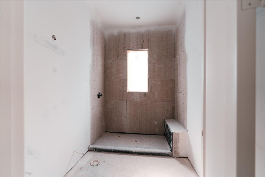 EVERY bedroom has its own en-suite full bathroom.  there is a tub in one of the baths.
