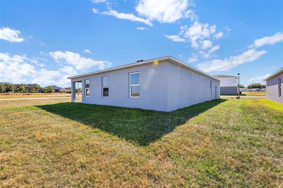 Exterior details and patio area of a home in Stone Ridge, Sebring (Image 4).