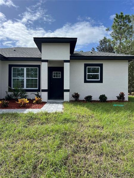 Exterior details and patio area of a home in , Dunnellon (Image 9).