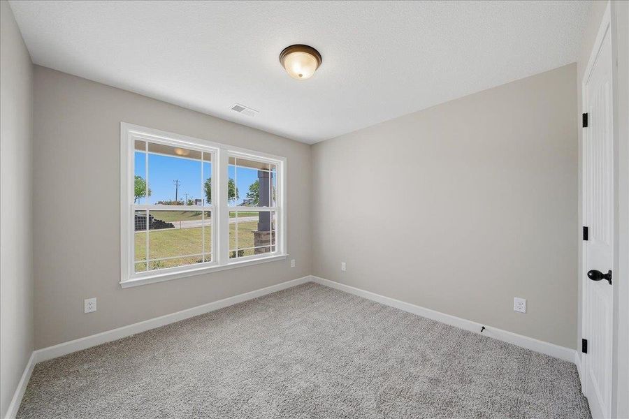 Spacious, unfurnished interior of a new home in Bent Tree, Gaffney (Image 18).
