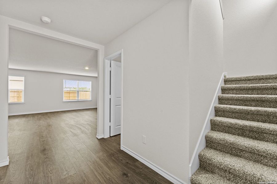 Spacious, unfurnished interior of a new home in Laurel Vistas, San Antonio (Image 29).