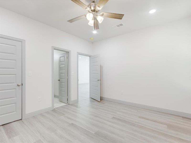 Unfurnished bedroom featuring light wood-type flooring, ceiling fan, and recessed lighting