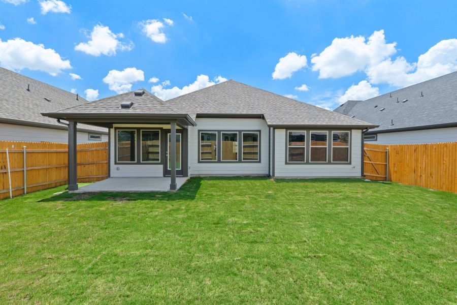 Representative exterior details of a home built from the Nueces by Trophy Signature Homes in Prairie Winds, Hutto (Image 4).