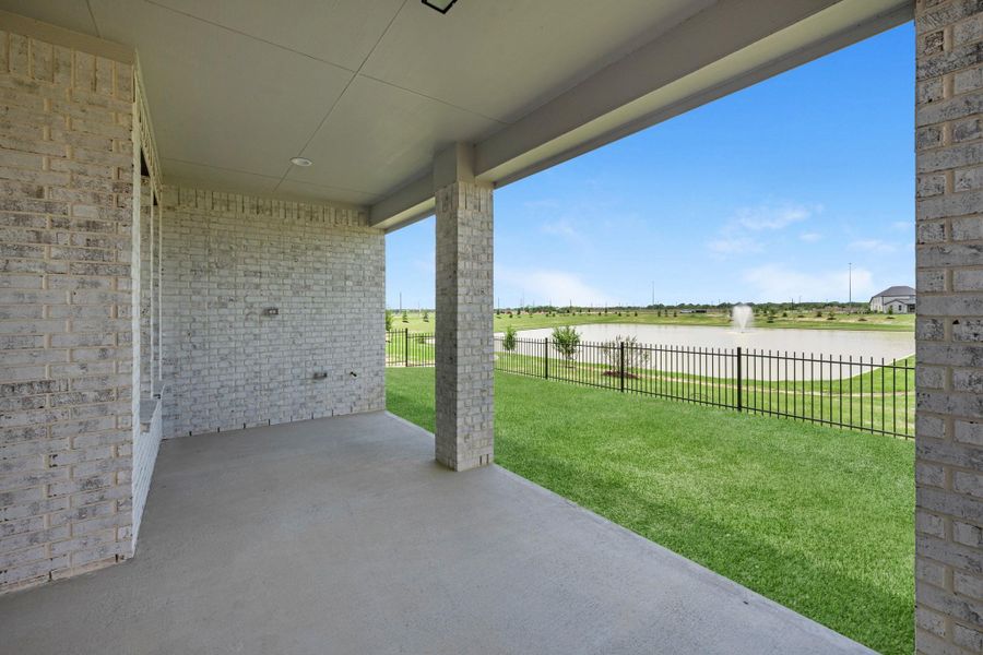 Exterior details and patio area of a home in Grand Mason Crossing, Katy (Image 3).