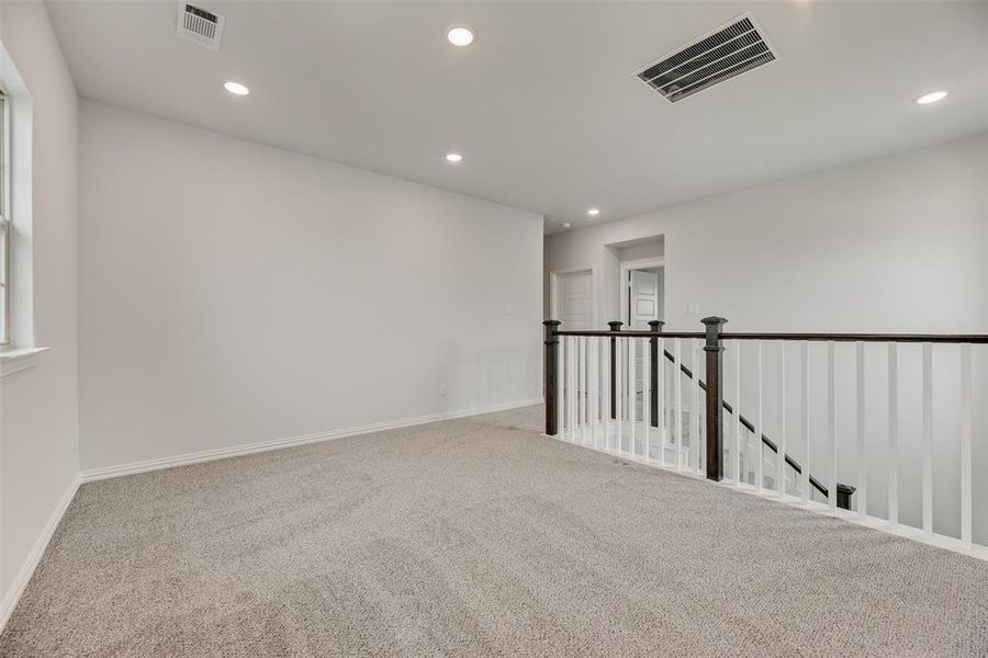 Spacious, unfurnished interior of a new home in Villages of Hurricane Creek, Anna (Image 27).