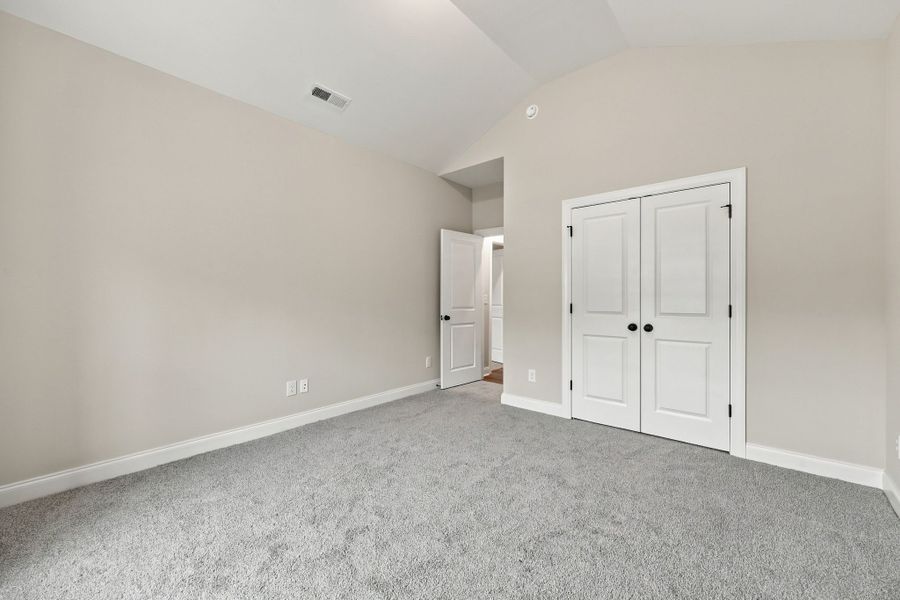 Spacious, unfurnished interior of a new home in Laurel Oaks, Greenville (Image 34).