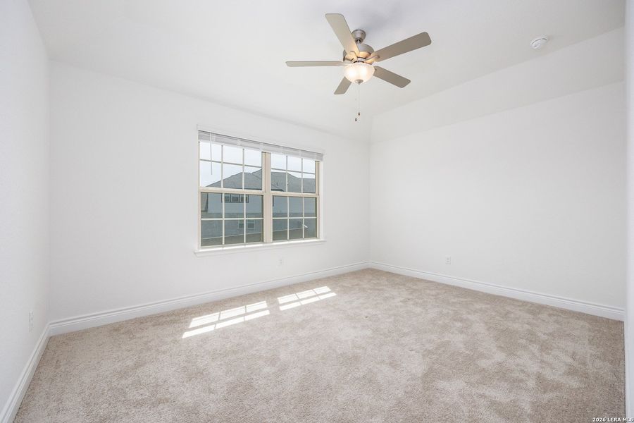 Spacious, unfurnished interior of a new home in Bison Ridge, San Antonio (Image 24).