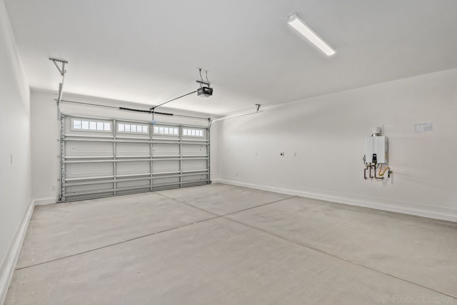 Spacious, unfurnished interior of a new home in Teravalis, Buckeye (Image 10).