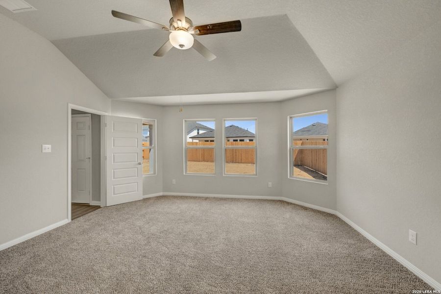 Spacious, unfurnished interior of a new home in Verano Farms, San Antonio (Image 30).