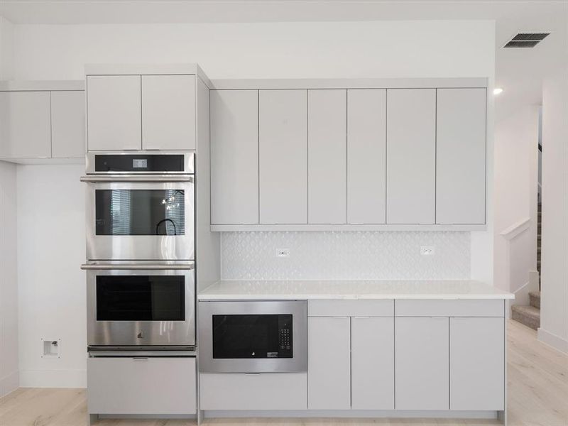 Image 31 of a home in Royal Court. Image 31 of a home in Royal Court.