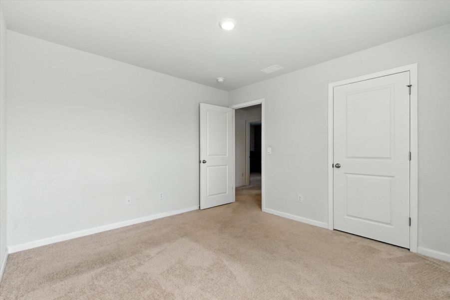 Spacious, unfurnished interior of a new home in , Summerville (Image 27).