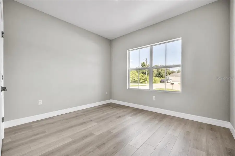 Spacious, unfurnished interior of a new home in , Punta Gorda (Image 35).