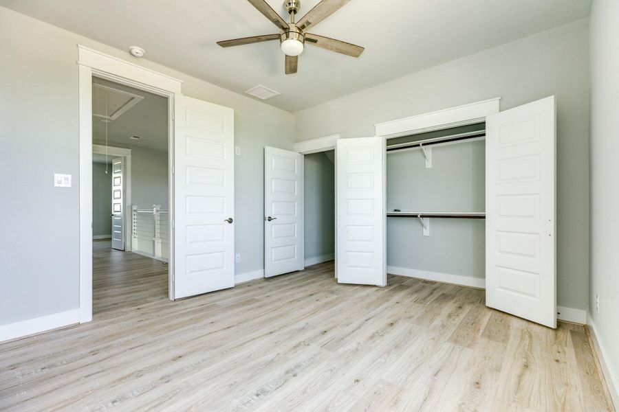 Spacious, unfurnished interior of a new home in , Galveston (Image 34).