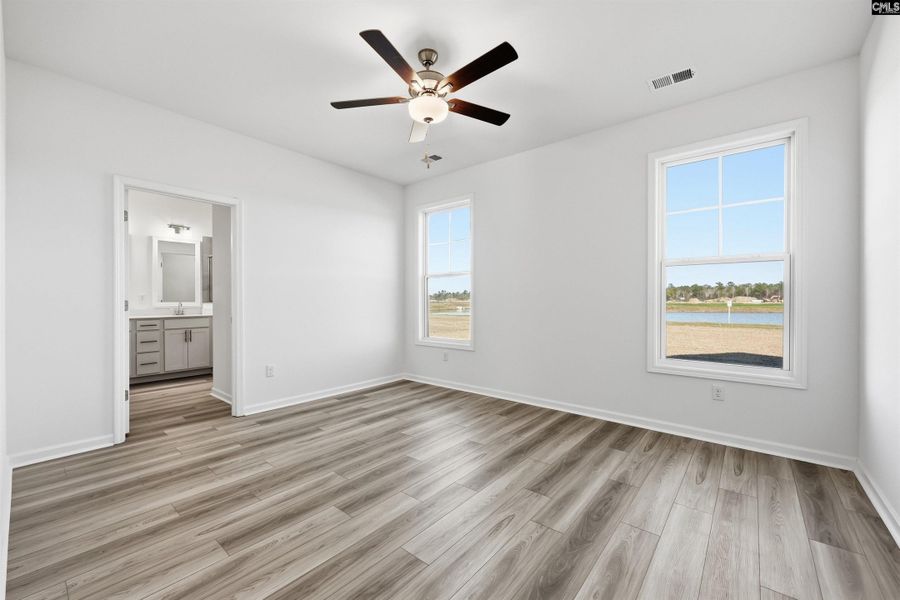 Spacious, unfurnished interior of a new home in Bickley Station, Irmo (Image 14).