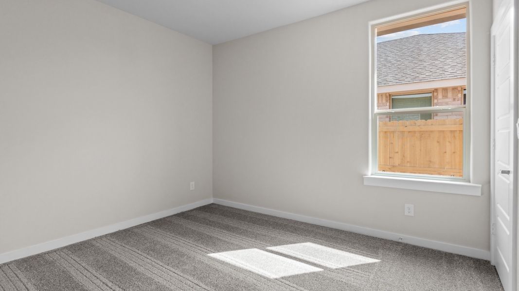 Spacious, unfurnished interior of a new home in Northwest Passage, Midland (Image 18).