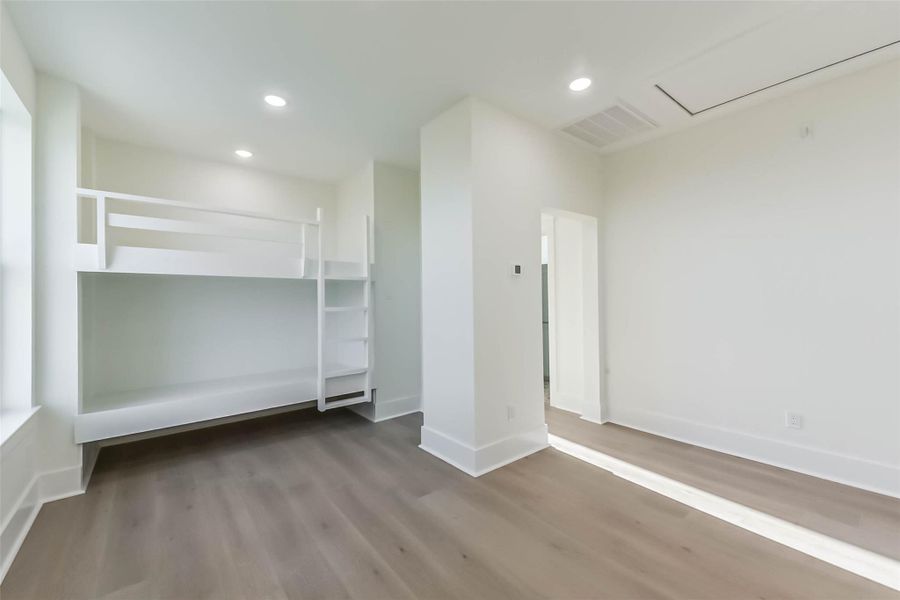 Spacious, unfurnished interior of a new home in , Galveston (Image 45).