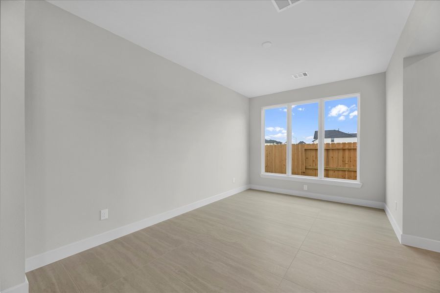 Spacious, unfurnished interior of a new home in Wolf Ranch, Georgetown (Image 13).