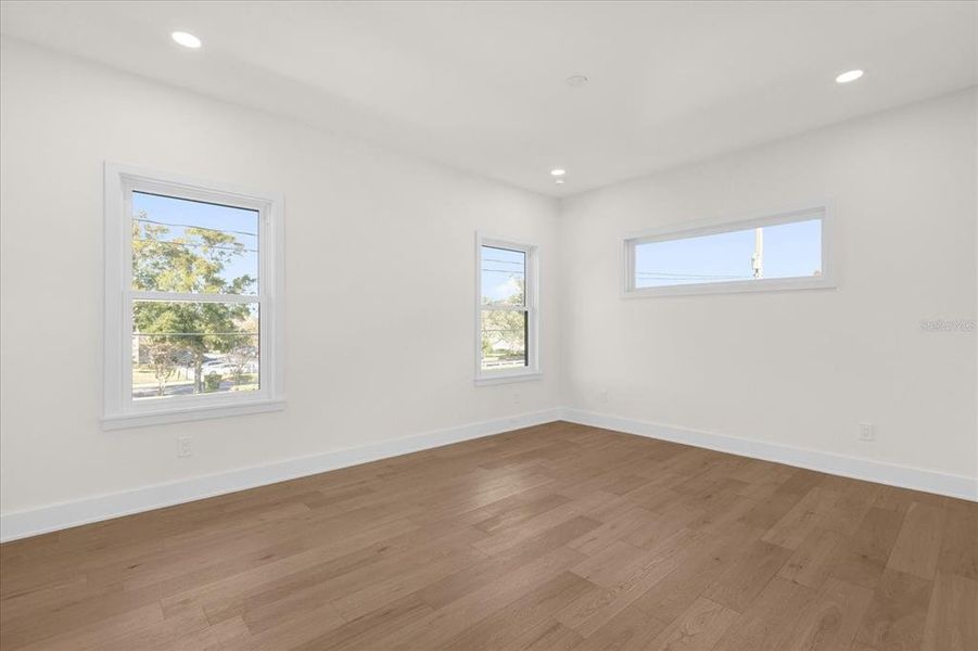 Spacious, unfurnished interior of a new home in , Orlando (Image 23).