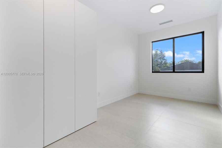 Spacious, unfurnished interior of a new home in , Miami (Image 21).