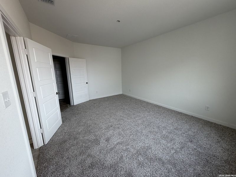 Spacious, unfurnished interior of a new home in Arroyo Ranch, Seguin (Image 3).