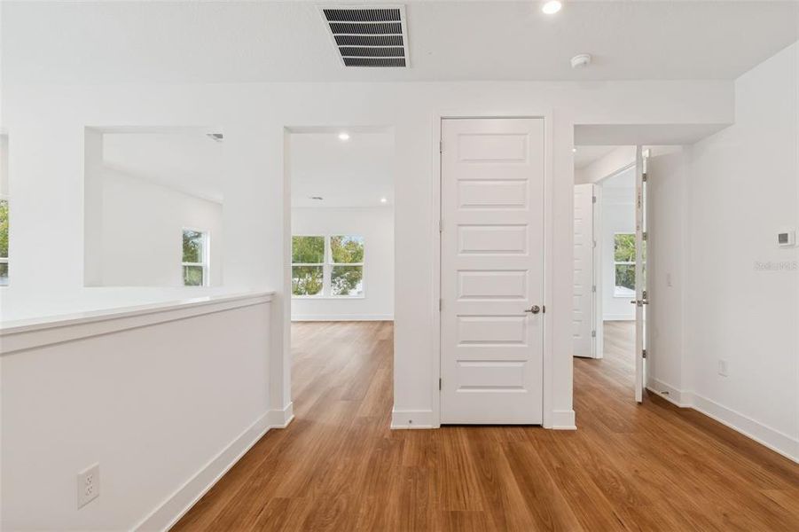 Spacious, unfurnished interior of a new home in , Tampa (Image 30).