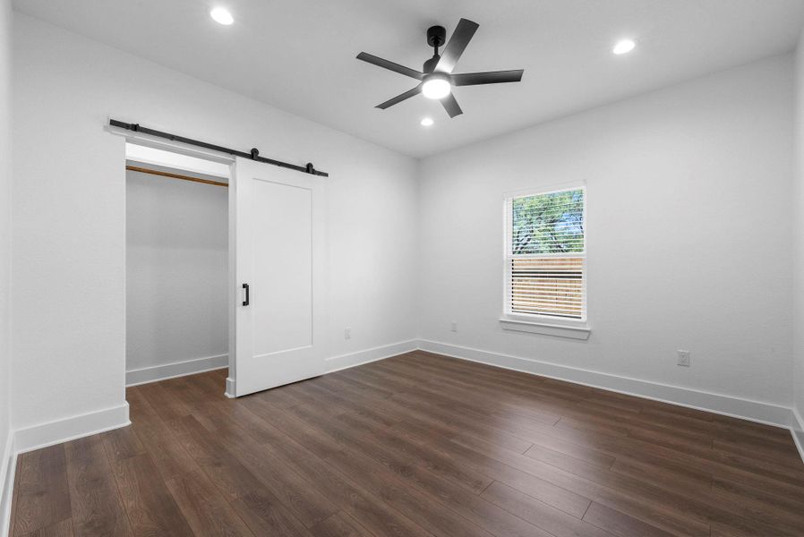 Spacious, unfurnished interior of a new home in , Granite Shoals (Image 19).