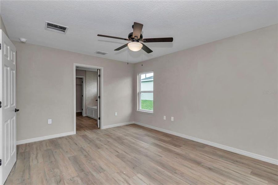 Spacious, unfurnished interior of a new home in Marion Oaks, Ocala (Image 13).