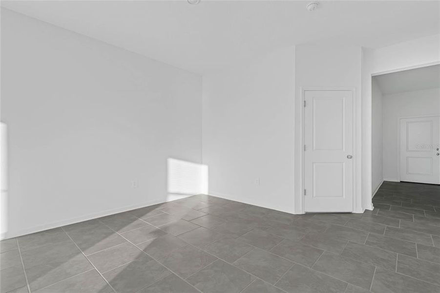 Spacious, unfurnished interior of a new home in , Davenport (Image 14).