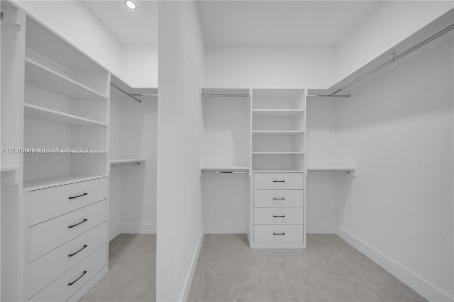 Spacious, unfurnished interior of a new home in , Lehigh Acres (Image 26).