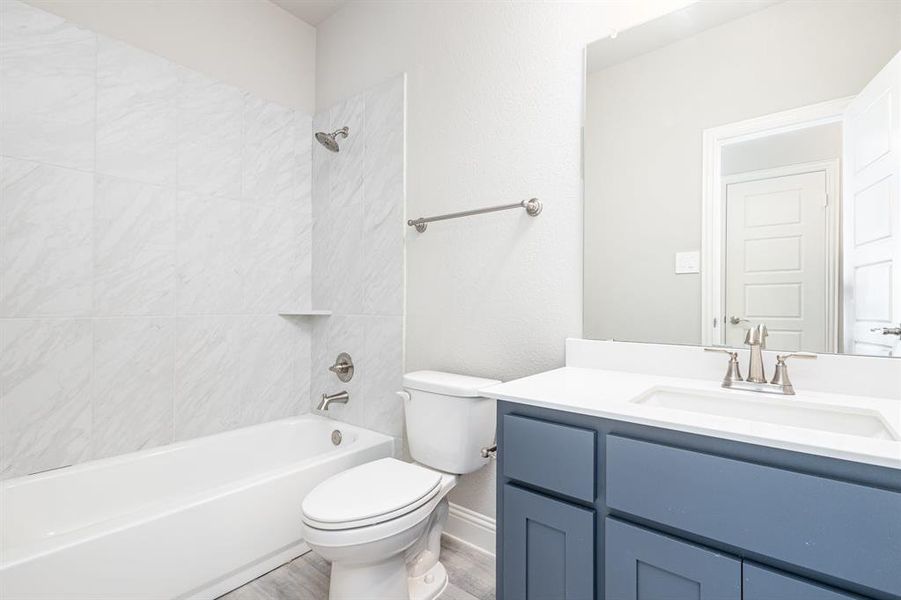 Furnished interior view inside a new home in , Waxahachie (Image 8).