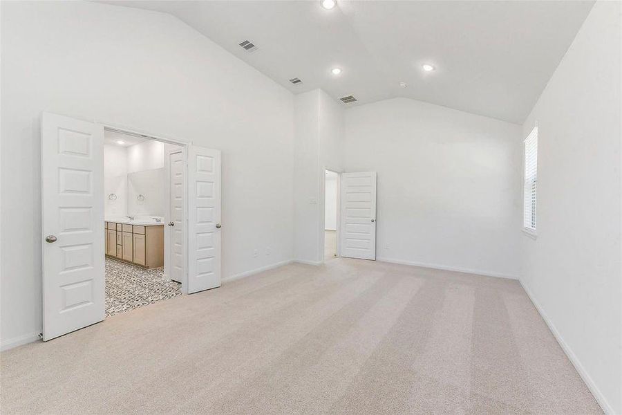 Spacious, unfurnished interior of a new home in Encino Estates, Dayton (Image 5).