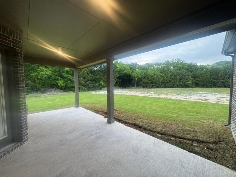 Exterior details and patio area of a home in King Crossing Estates, Van Alstyne (Image 13).