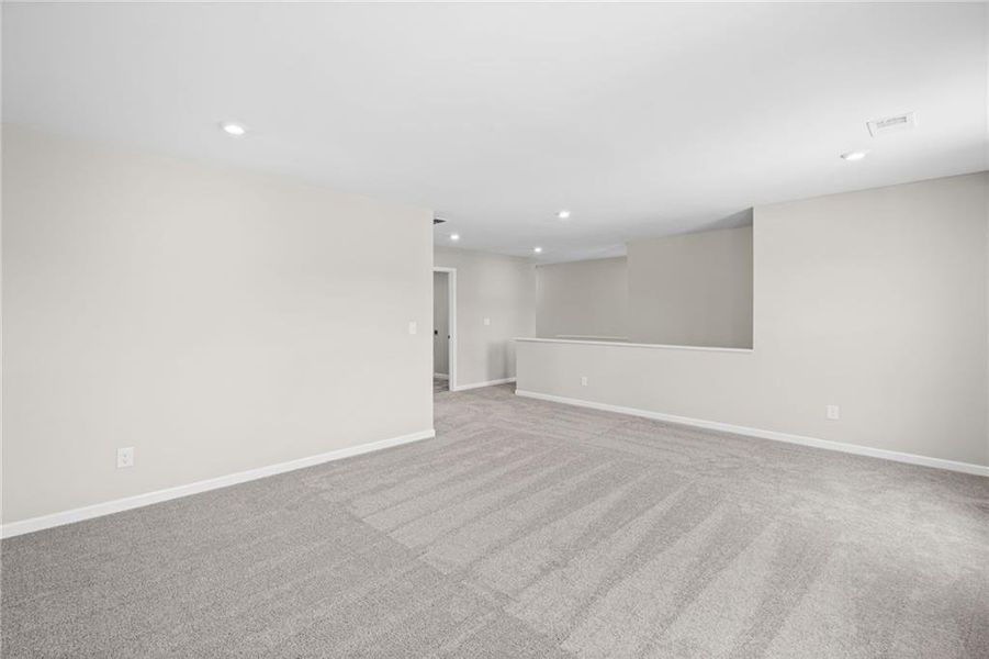 Spacious, unfurnished interior of a new home in Three Rivers, Rome (Image 27).
