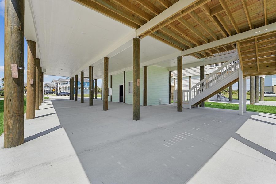 Spacious, unfurnished interior of a new home in , Galveston (Image 19).