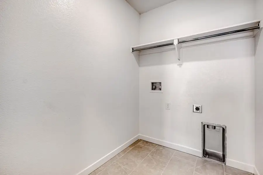 7923 Polson - Laundry Room