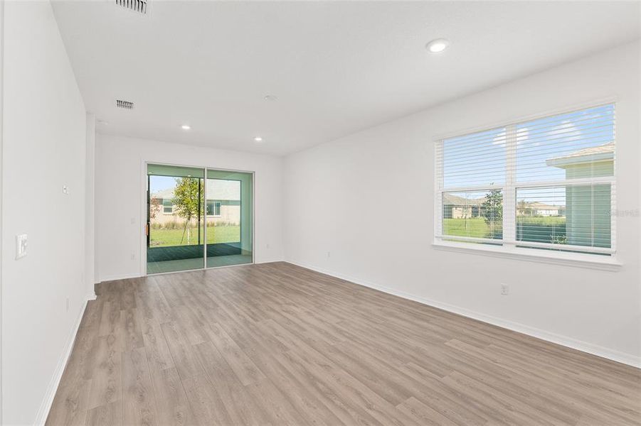 Spacious, unfurnished interior of a new home in , Ocala (Image 35).