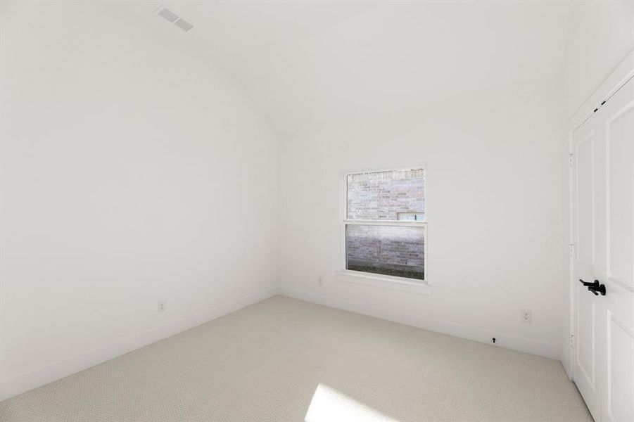 Spacious, unfurnished interior of a new home in Valencia on The Lake, Little Elm (Image 20).