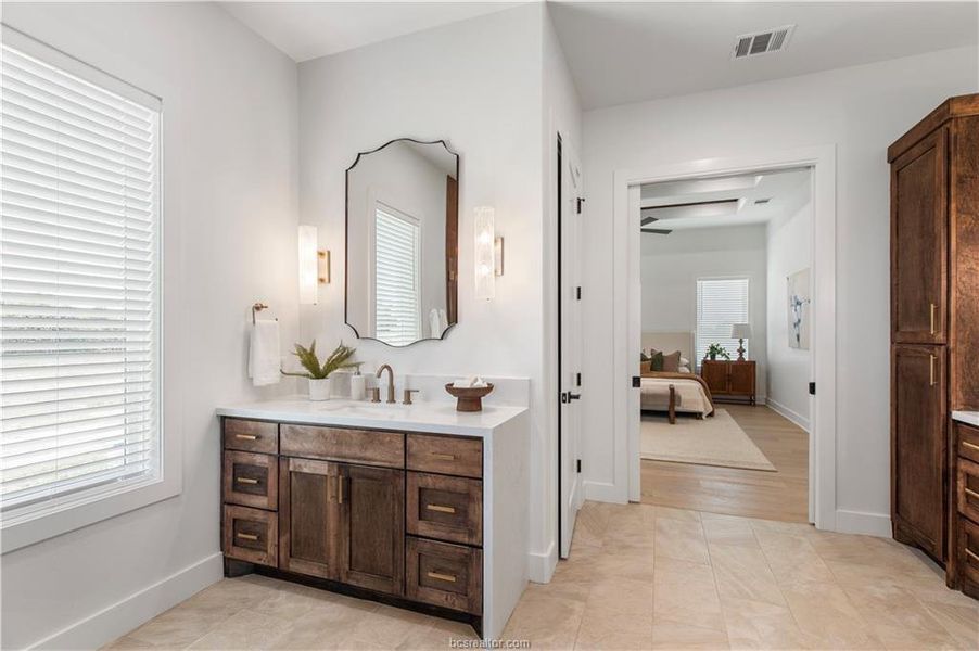 Furnished interior view inside a new home in , Bryan (Image 13).