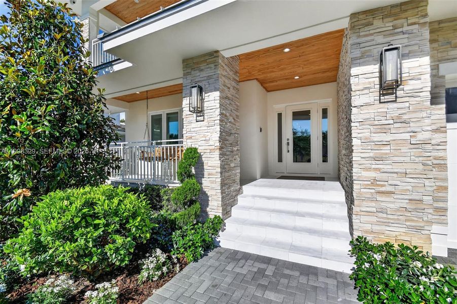 Exterior details and patio area of a home in , Lake Worth (Image 34).