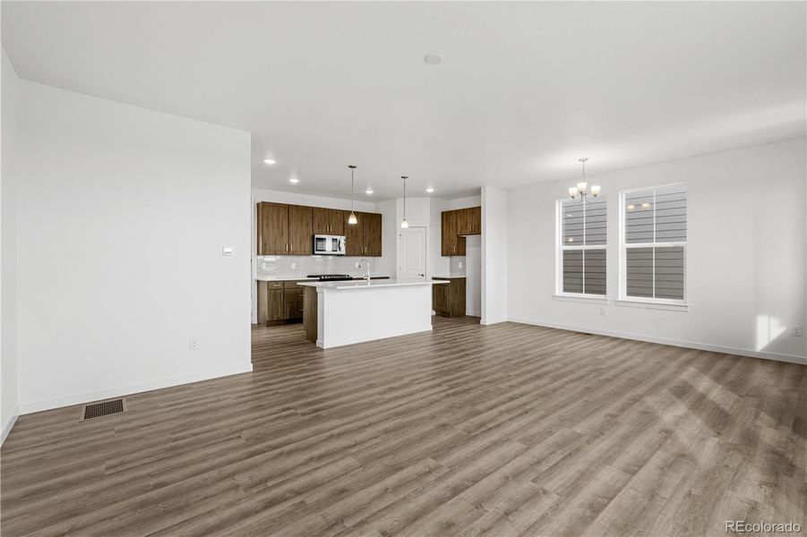 Spacious, unfurnished interior of a new home in Timnath Lakes, Timnath (Image 10).