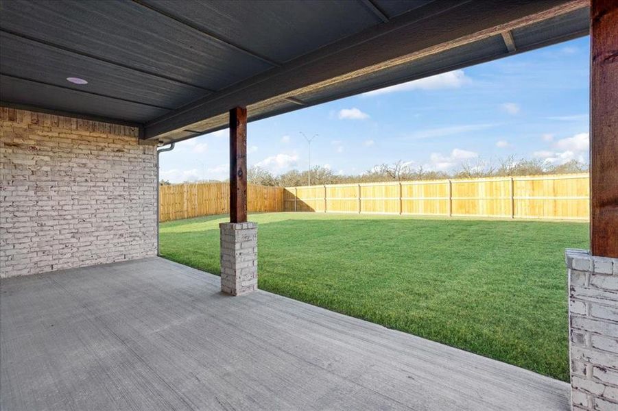 Exterior details and patio area of a home in Washington Meadows, Sherman (Image 3).