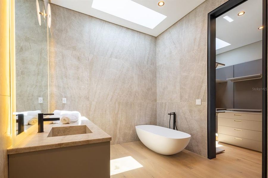 Furnished interior view inside a new home in , Windermere (Image 16).