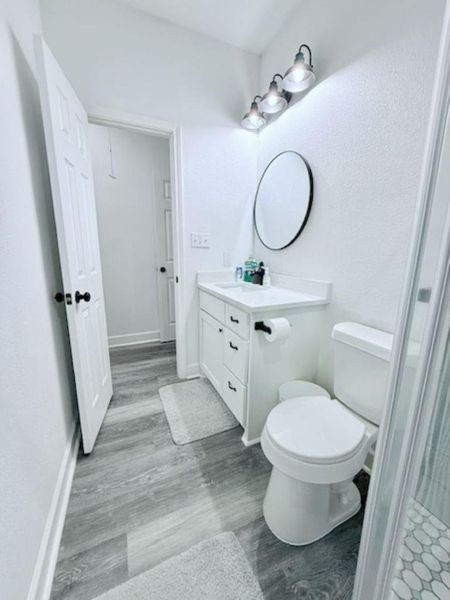 Furnished interior view inside a new home in , Brenham (Image 14).