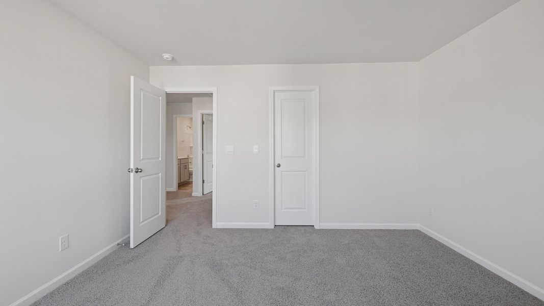 Spacious, unfurnished interior of a new home in Durbin Meadows Traditions, Fountain Inn (Image 25).