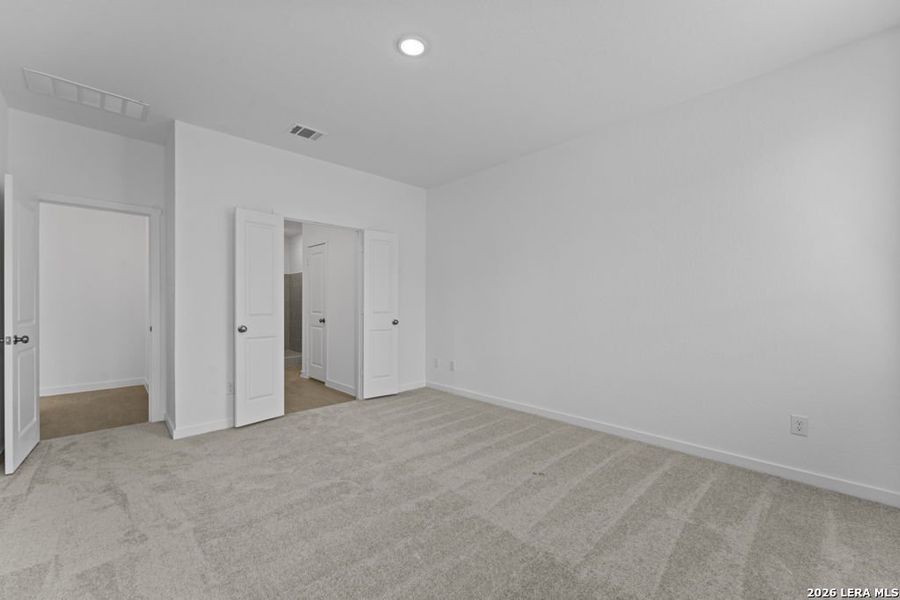 Spacious, unfurnished interior of a new home in Sky Ranch, New Braunfels (Image 16).