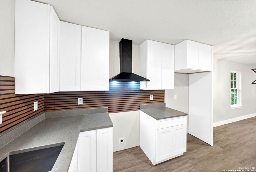 Furnished interior view inside a new home in , Seguin (Image 7).