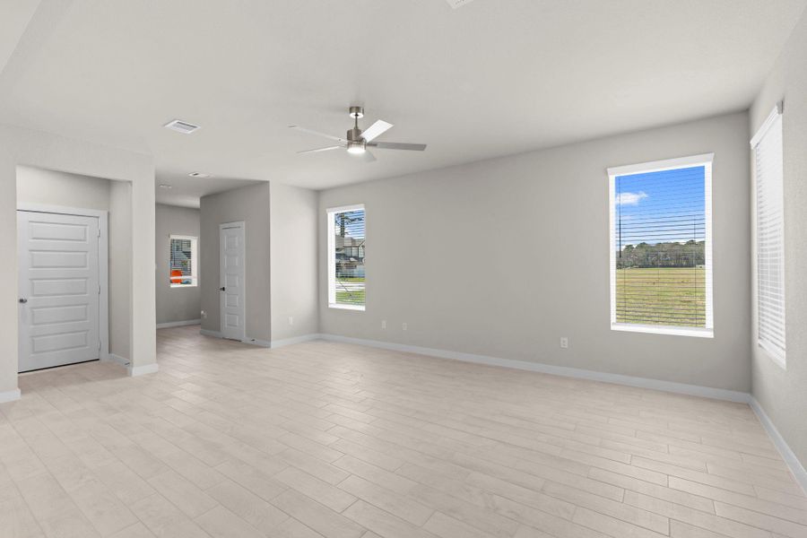 Spacious, unfurnished interior of a new home in Cypresswood Landing, Humble (Image 16).