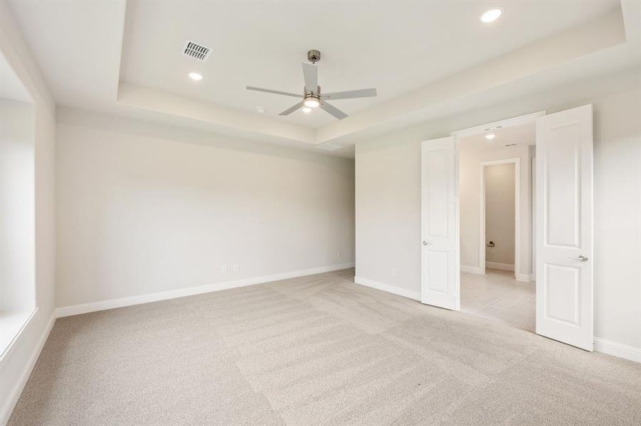 Spacious, unfurnished interior of a new home in Sunrise at Garden Valley 60-79, Waxahachie (Image 26). Spacious, unfurnished interior of a new home in Sunrise at Garden Valley 60-79, Waxahachie (Image 26).